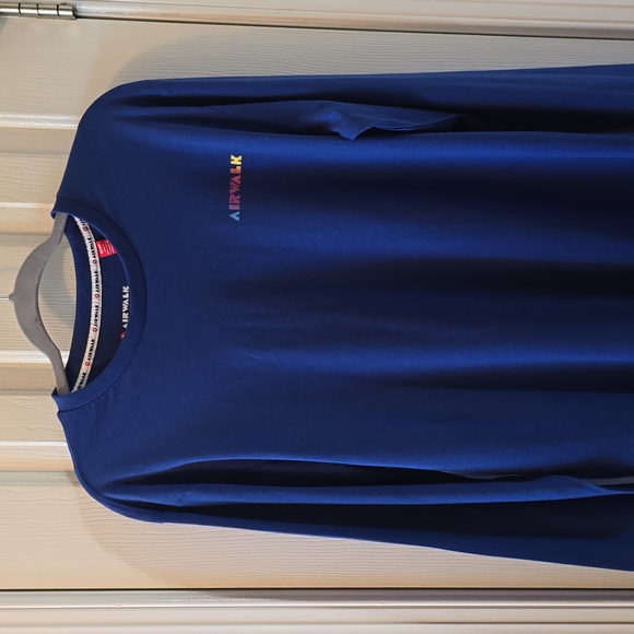 AIRWALK BRAND MEN'S BLUE LONG SLEEVE TEE-SHIRT SIZE MEDIUM - Picture 2 of 16